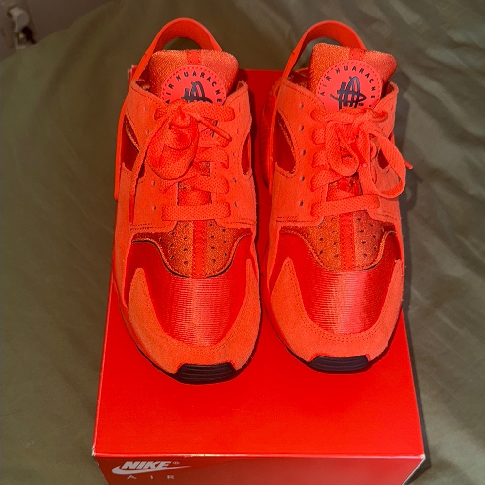 Nike Athletic Shoes Orange Black Huarache Design